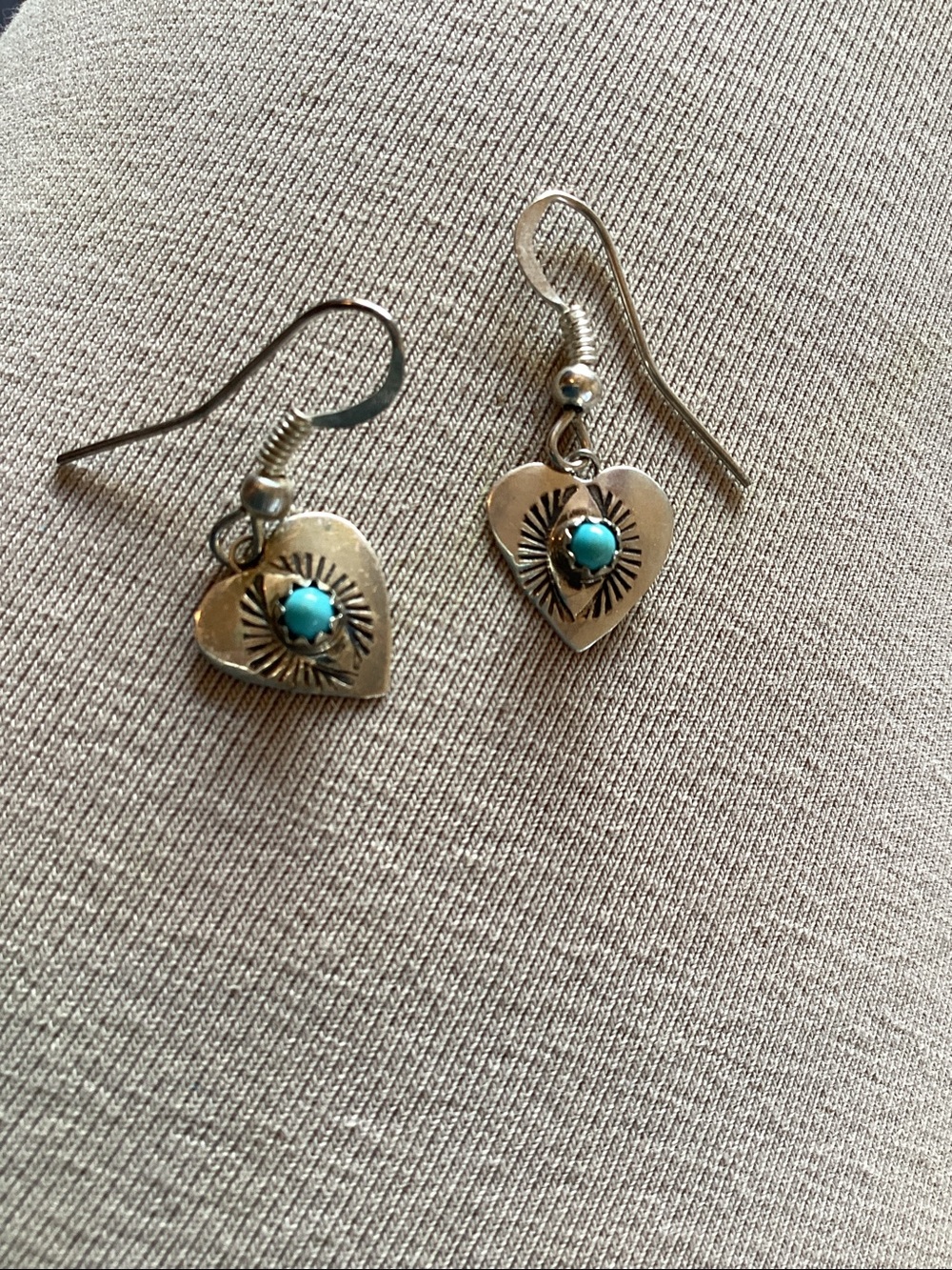 Earrings Native American made Hearts Sterling Silver Natural Turquoise unworn - Picture 2 of 4